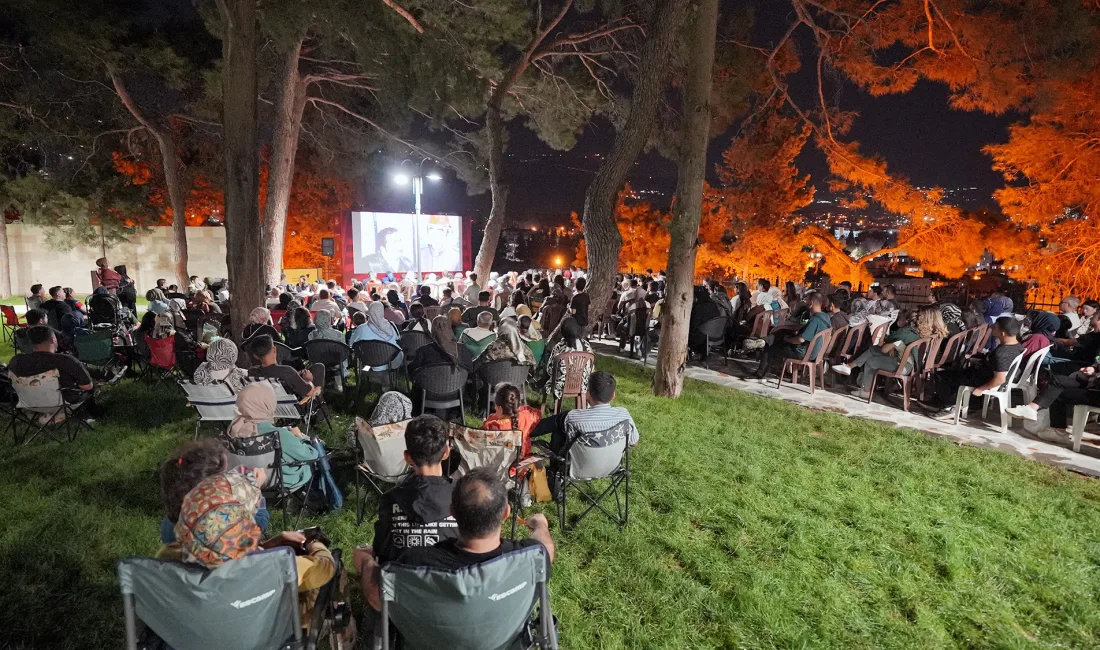 Kahramanmaraş Büyükşehir Belediyesi, restorasyonu tamamlanan Tarihi Kahramanmaraş Kalesi’nde düzenlediği açık