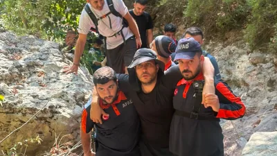 Kahramanmaraş’ın Onikişubat ilçesindeki Galgamaç Şelalesi Kanyonu’nda düşerek ayağından yaralanan ve