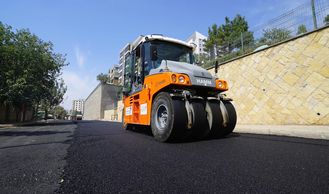 Kahramanmaraş Büyükşehir Belediyesi, Onikişubat ilçesinde altyapısı tamamlanan Kâtip Çelebi Caddesi’nde