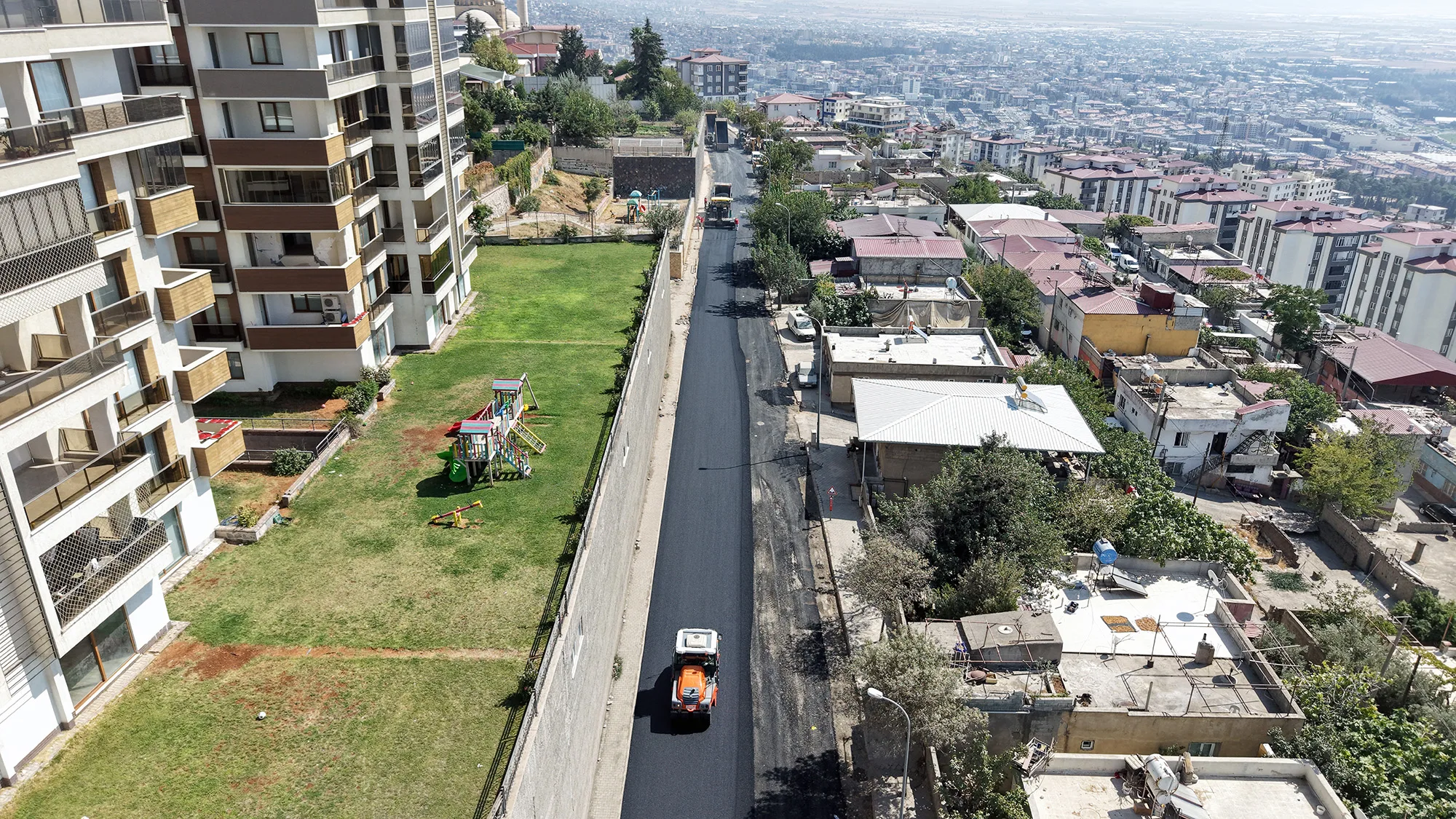 Kâtip çelebi caddesi’nde asfalt mesaisi: sıra mercimektepe ve 15. Sokak’ta!