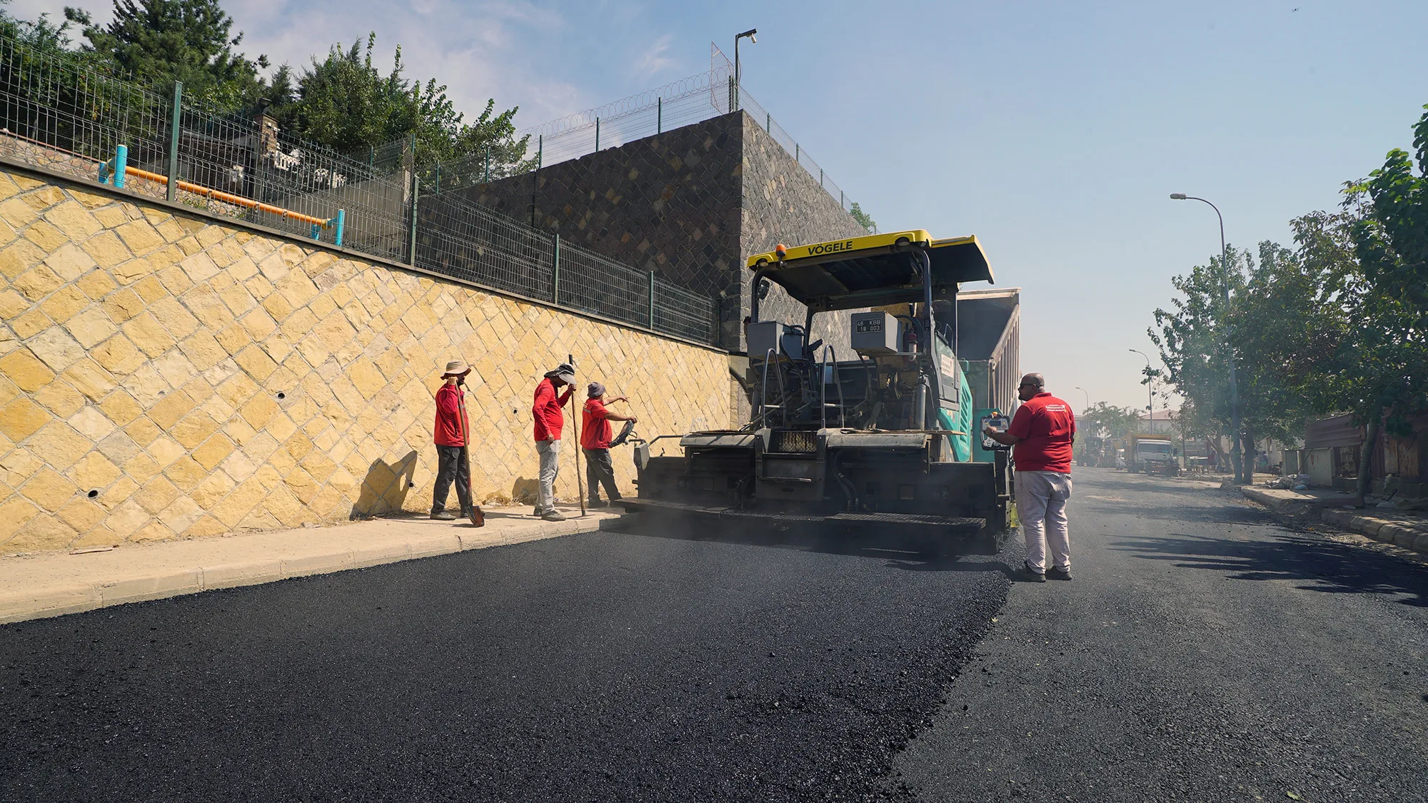 Kâtip çelebi caddesi’nde asfalt mesaisi: sıra mercimektepe ve 15. Sokak’ta!