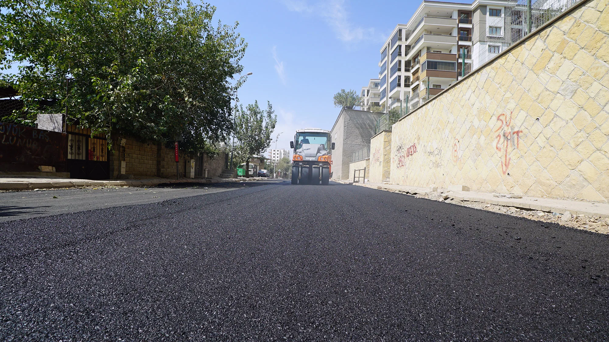 Kâtip çelebi caddesi’nde asfalt mesaisi: sıra mercimektepe ve 15. Sokak’ta!