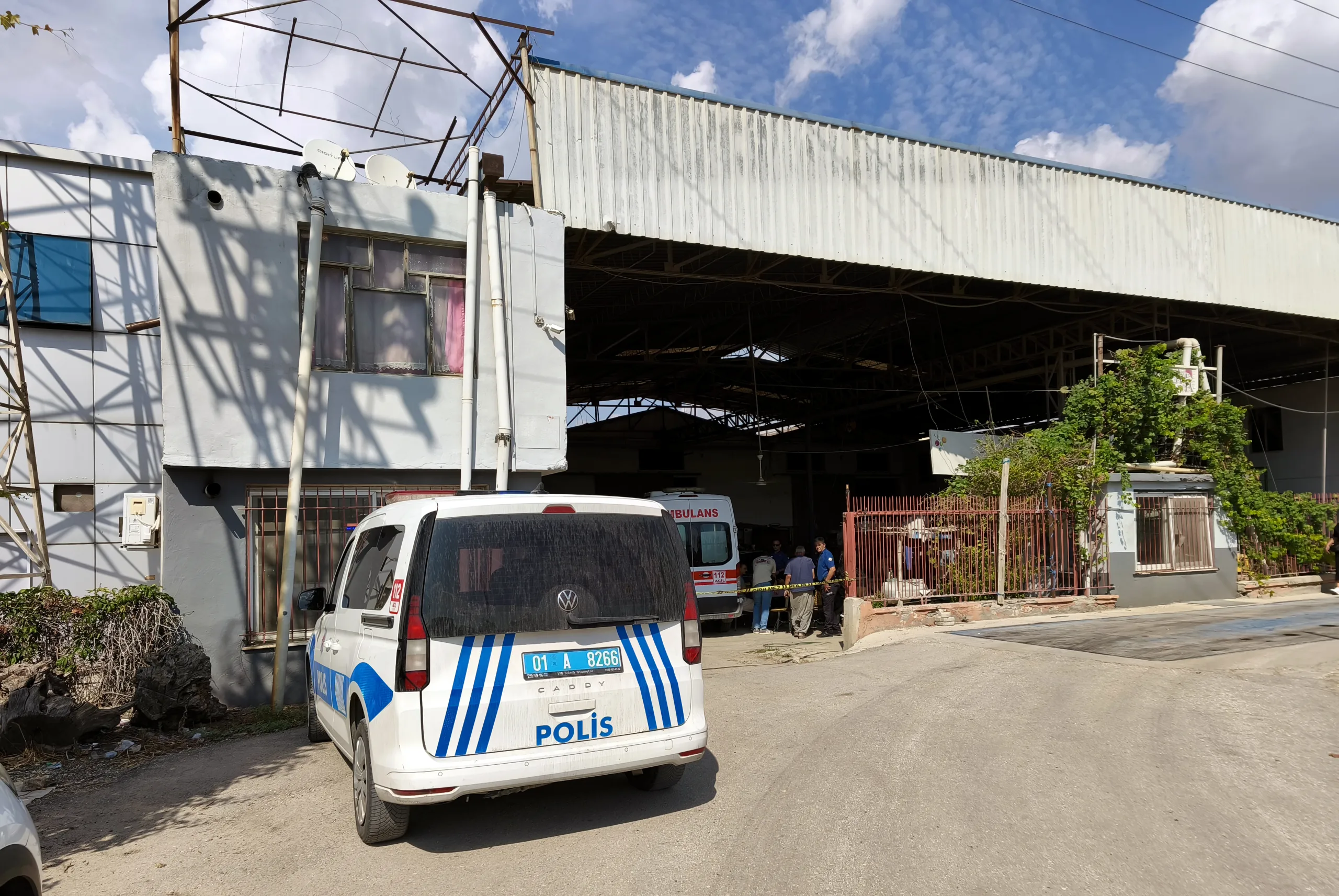 Ofisinde Kasığından Tabancayla Vurulmuş Halde Ölü Bulundu
