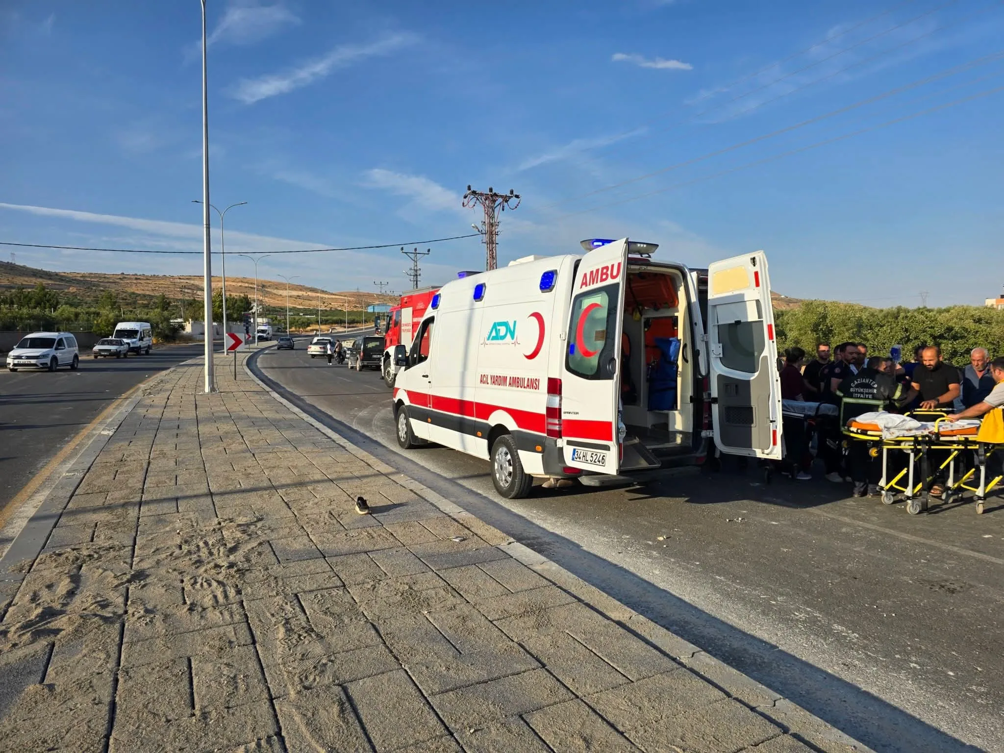 Otomobil bahçeye uçtu: 1 ölü 6 yaralı!