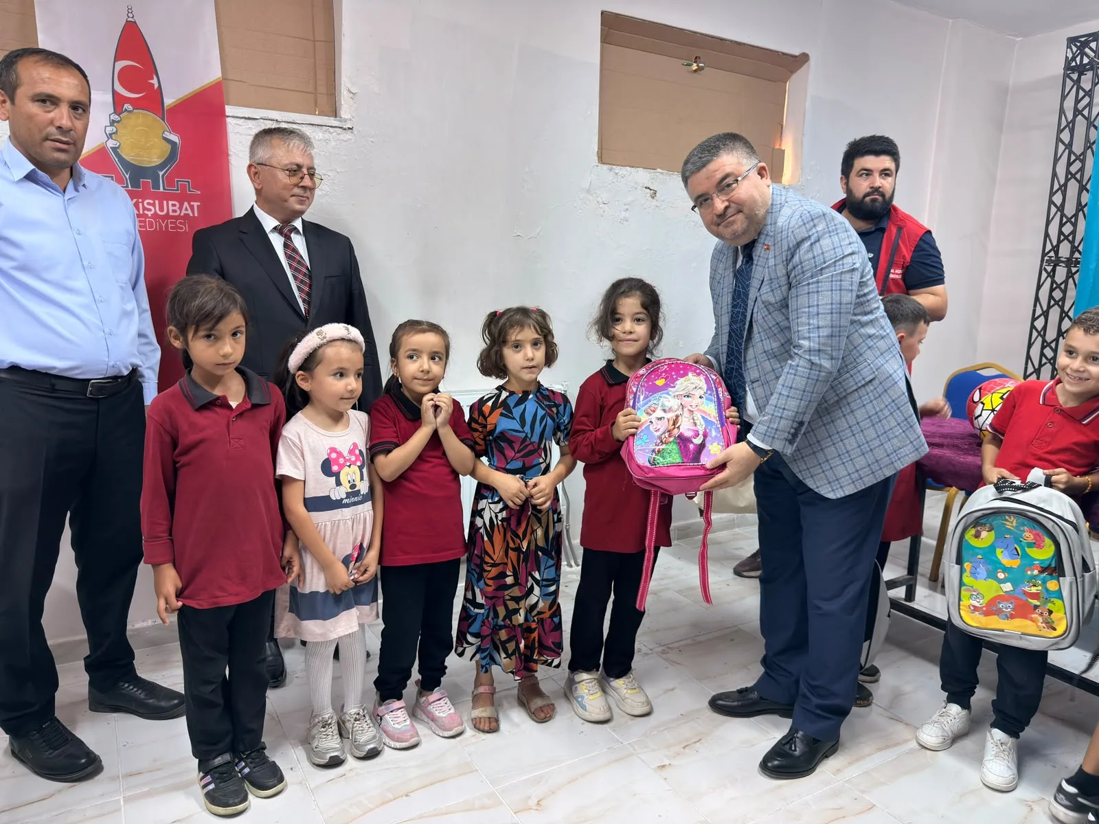 Onikişubat’tan kırsaldaki 8 bin öğrenciye kırtasiye desteği