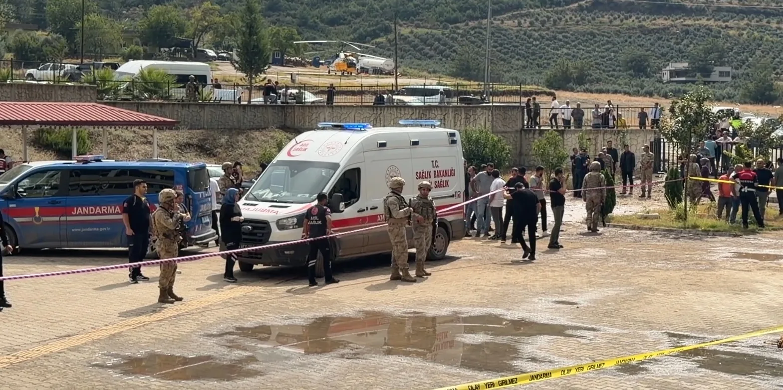 Şizofreni hastası olduğu iddia edilen A.E.B., kendisini büyüten edebiyat öğretmeni