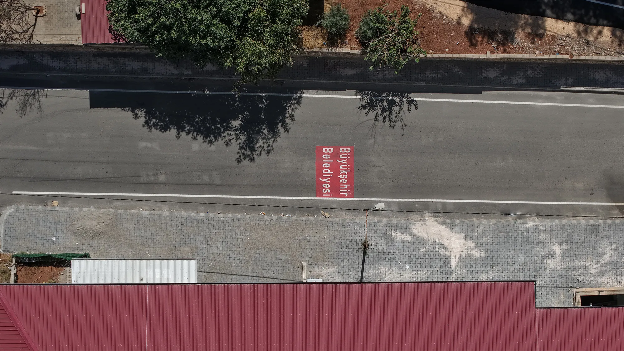 Pazarcık’ın yol ağı sıcak asfaltla yenileniyor