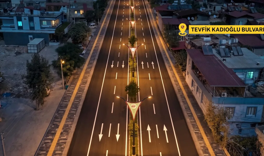 Kahramanmaraş Büyükşehir Belediyesi, Dulkadiroğlu ilçesindeki Tevfik Kadıoğlu Bulvarı’nda altyapı iyileştirmeleri