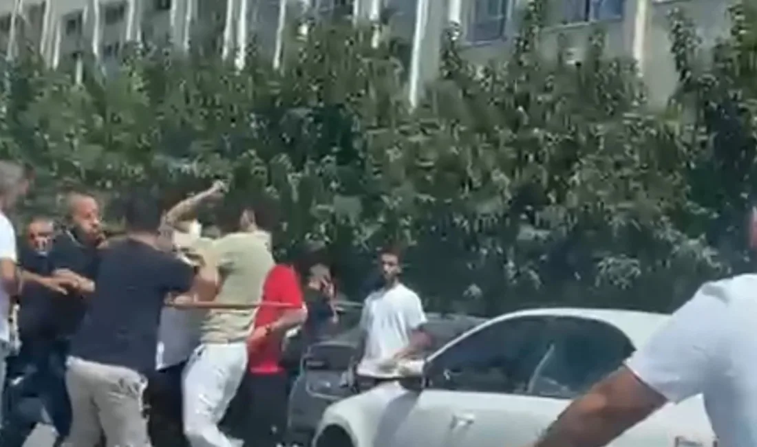 İki grup arasında sokak ortasında çıkan taşlı, fırçalı ve sopalı