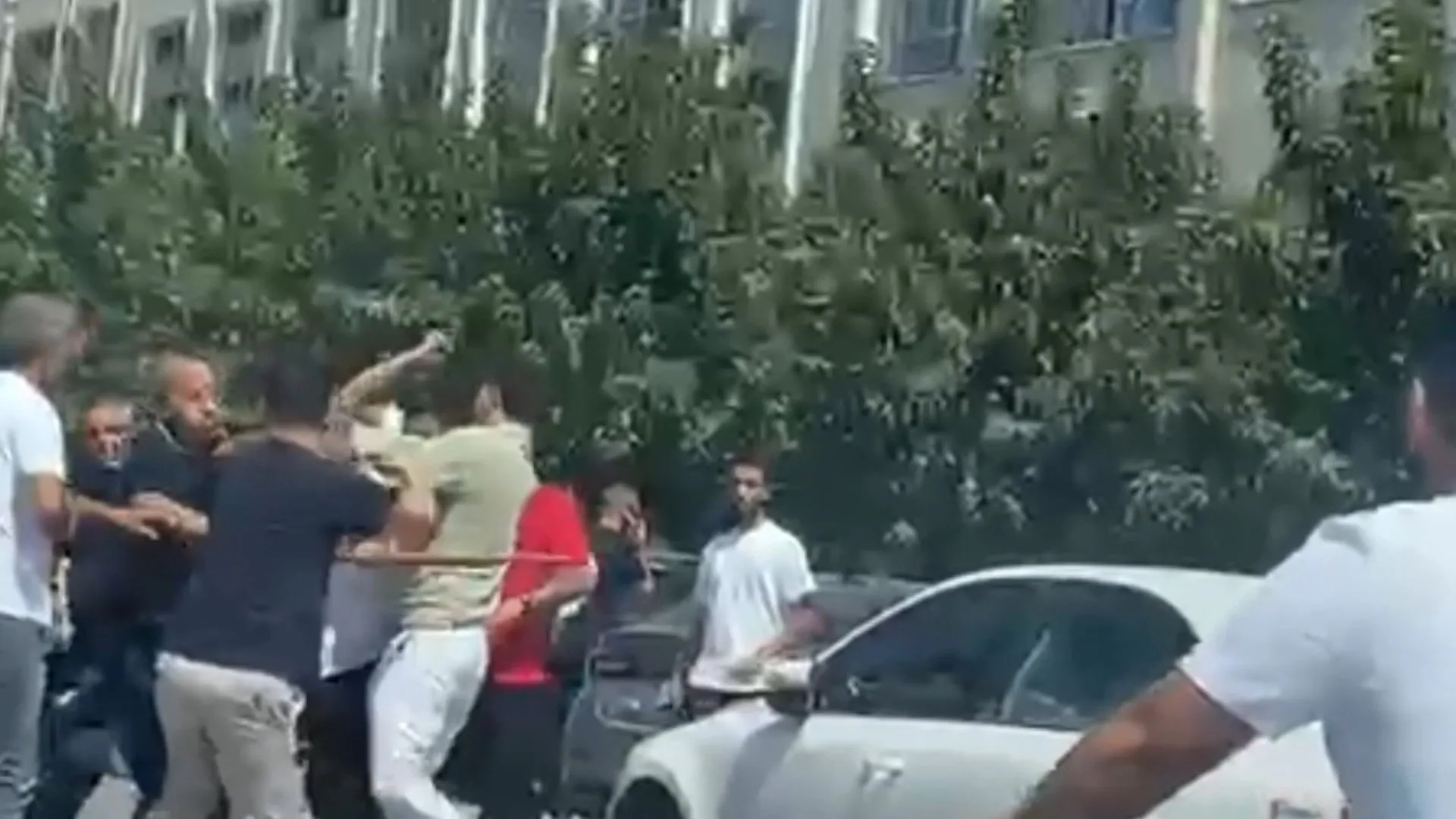 Sokak Ortasında Taşlı Sopalı Kavga: 3 Yaralı