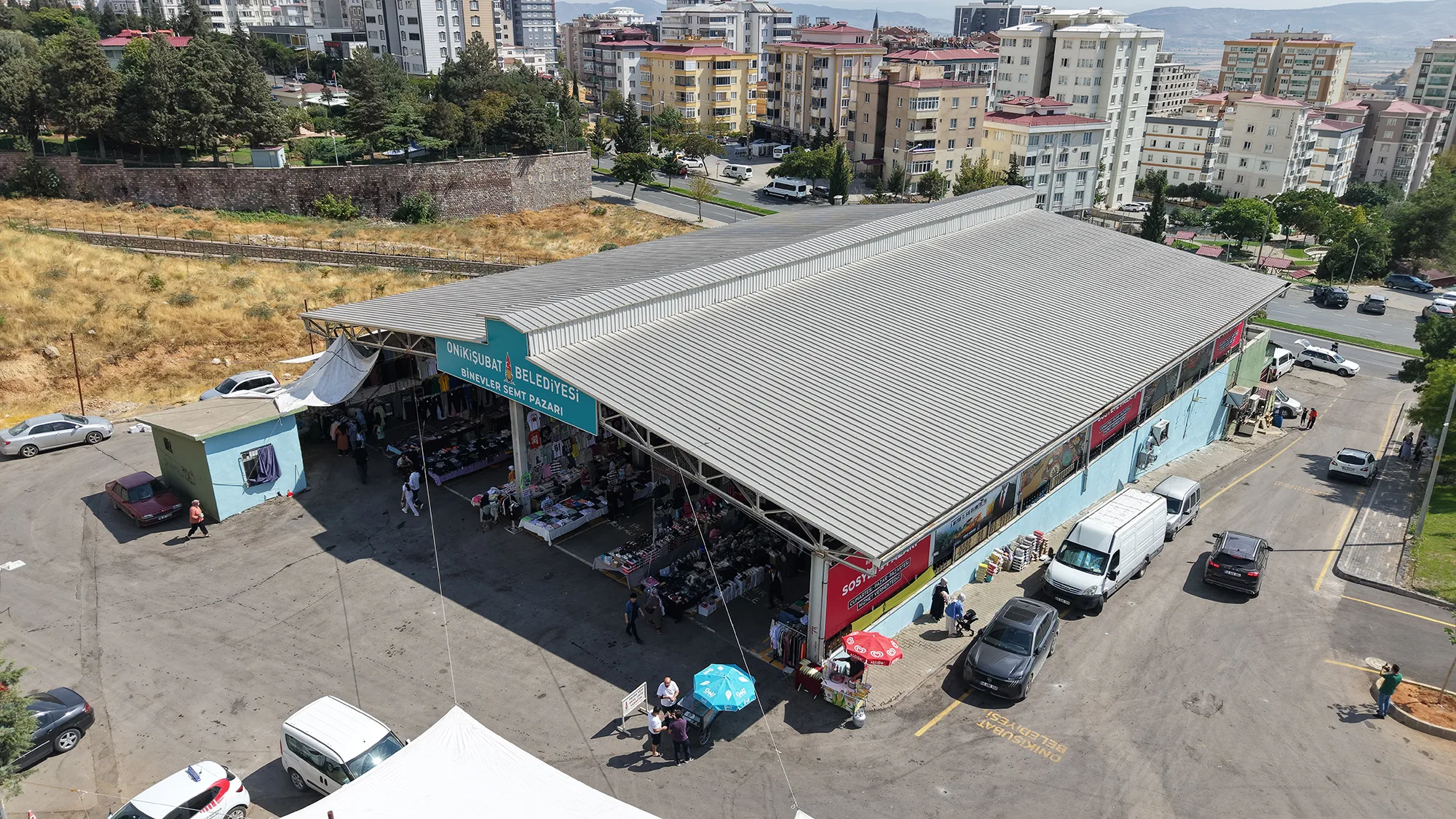 Sosyete pazarı yeni yerinde hizmet vermeye başladı