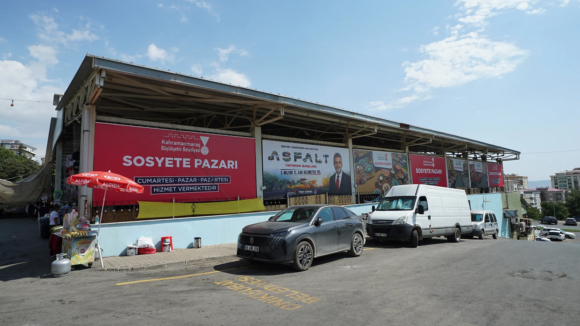 Sosyete pazarı yeni yerinde hizmet vermeye başladı