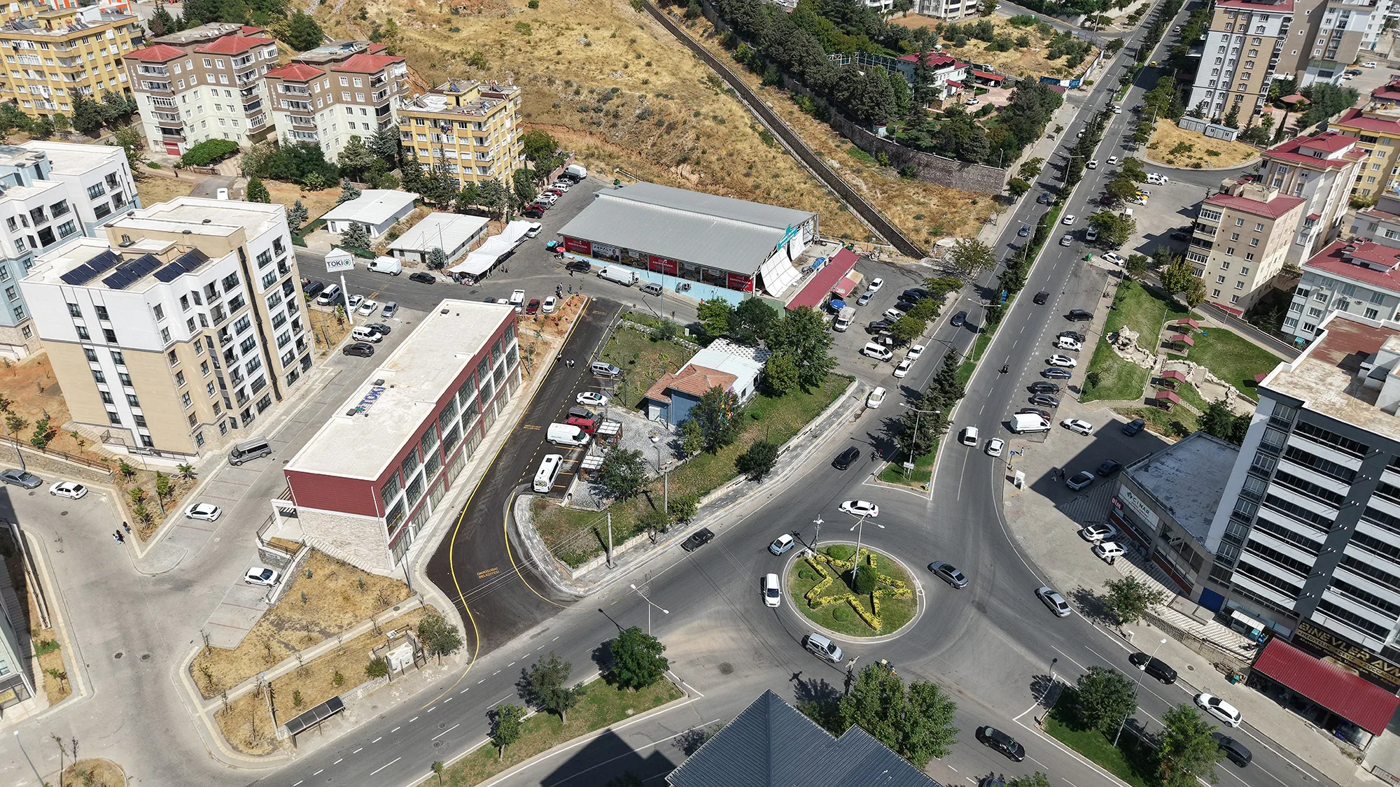 Sosyete pazarı yeni yerinde hizmet vermeye başladı