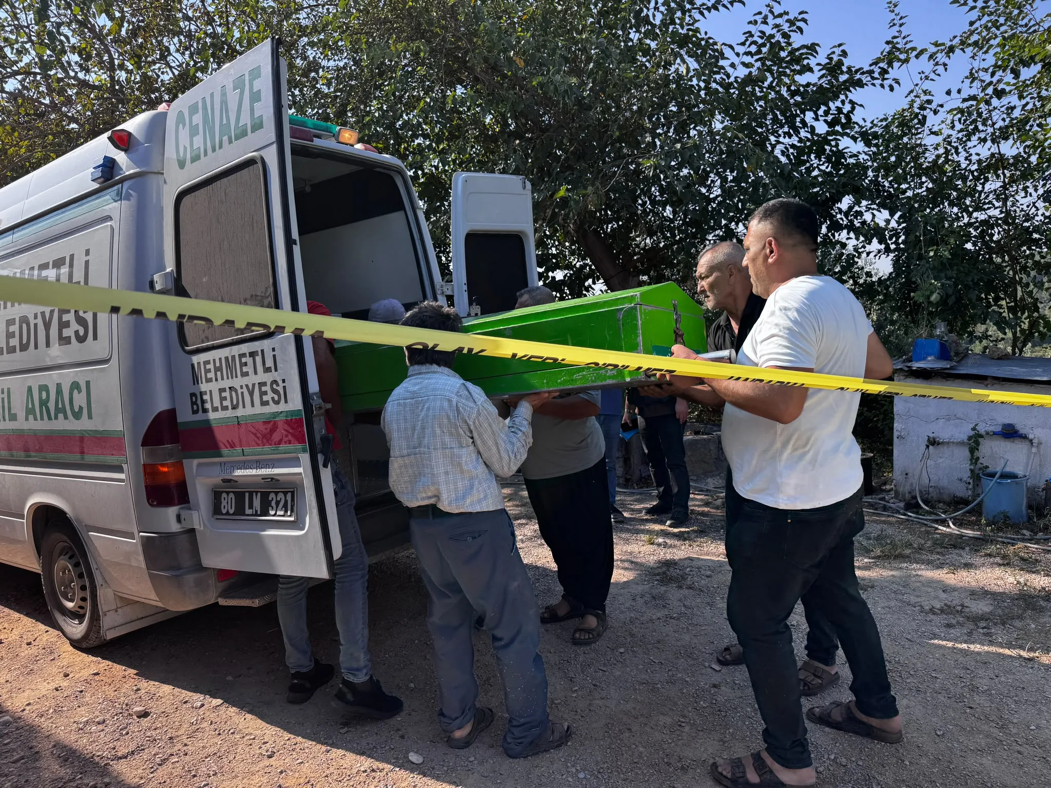 Aile içi dehşette kan aktı. F.T., çıkan tartışmada oğlu A.T.’yi