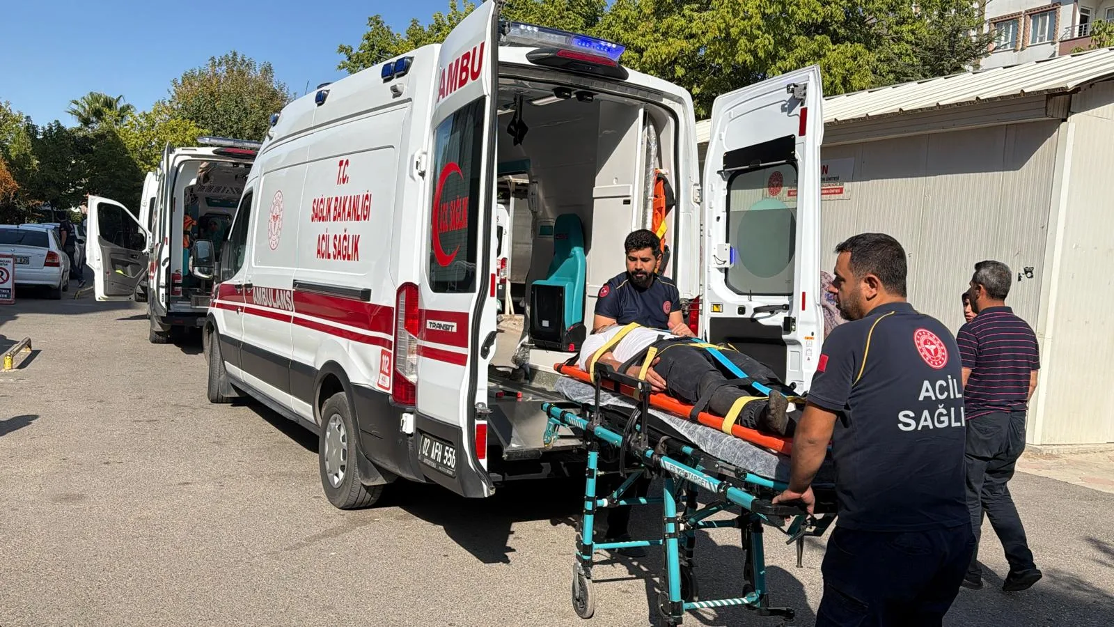 İşçi servisi devrildi: 12 yaralı!