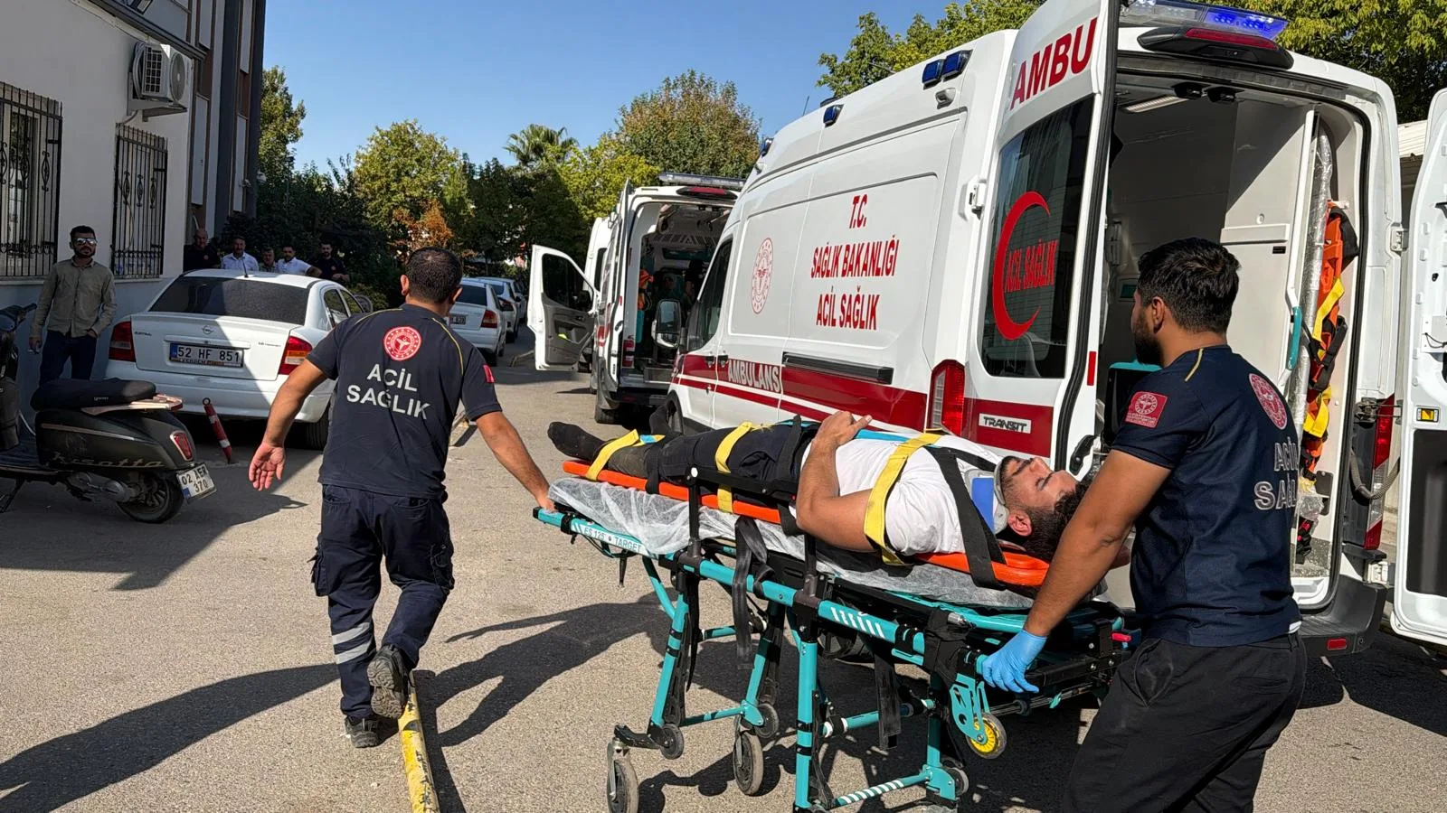 İşçi servisi devrildi: 12 yaralı!