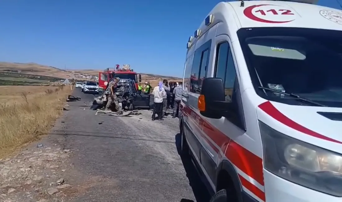 Taziye ziyareti dönüşü hafif ticari aracın kamyona arkadan çarptığı feci