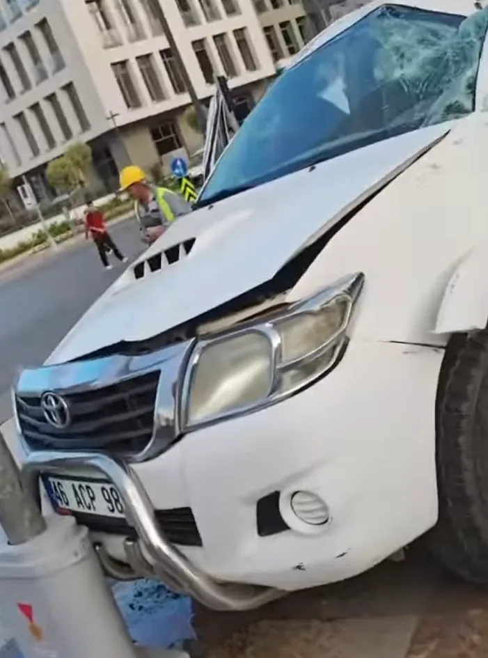 Trafik işıkları çalışmadı, kaza kaçınılmaz oldu!
