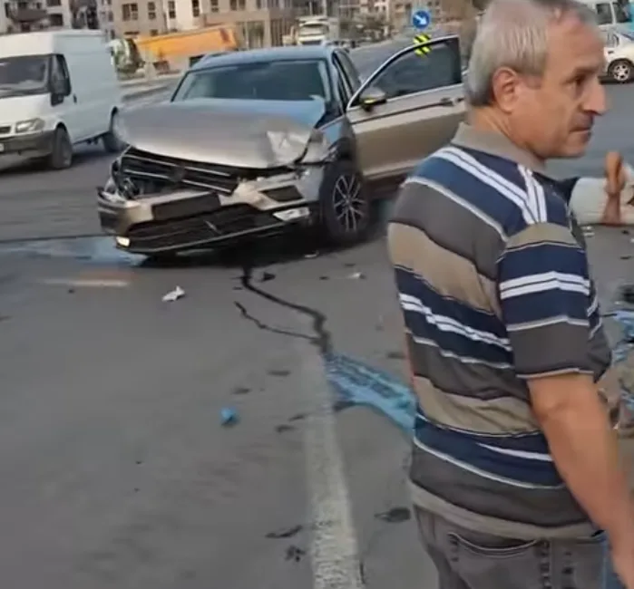Kahramanmaraş’ta sabah saatlerinde Büyükşehir Belediyesi önündeki kavşakta trafik ışıklarının yanmaması