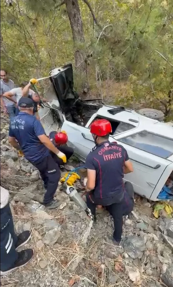 Otomobil uçuruma yuvarlandı: 1 ölü, 1 yaralı! Otomobil uçuruma yuvarlandı: 1 ölü, 1 yaralı!