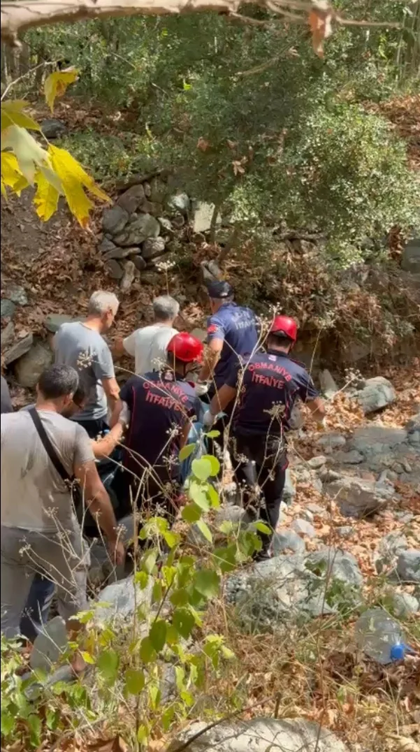 Otomobil uçuruma yuvarlandı: 1 ölü, 1 yaralı! Otomobil uçuruma yuvarlandı: 1 ölü, 1 yaralı!
