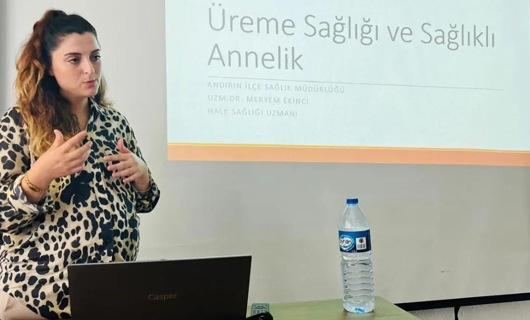 Andırın'da toplumsal farkındalığı artırmak amacıyla bir araya gelen kadın kursiyerlere,