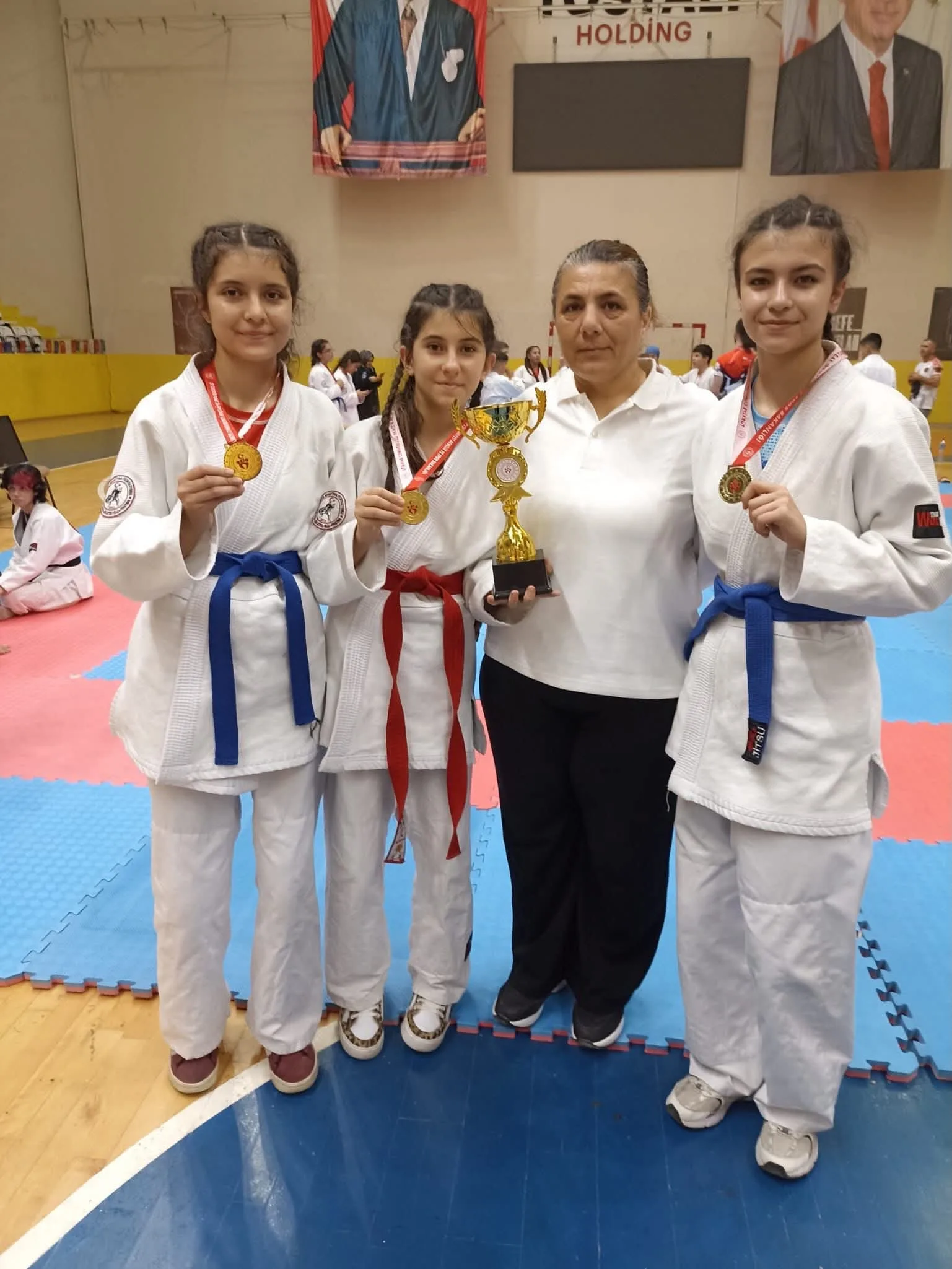 Andırınlı gençlerden şampiyonada 12 madalya!