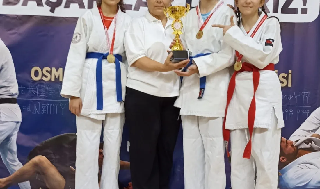 Türkiye Muay Thai Federasyonu organizasyonunda mücadele eden Andırın Gençlik Spor