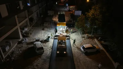 Büyükşehir Belediyesi, kentin merkez mahallelerinden birinde başlattığı kapsamlı üstyapı ve