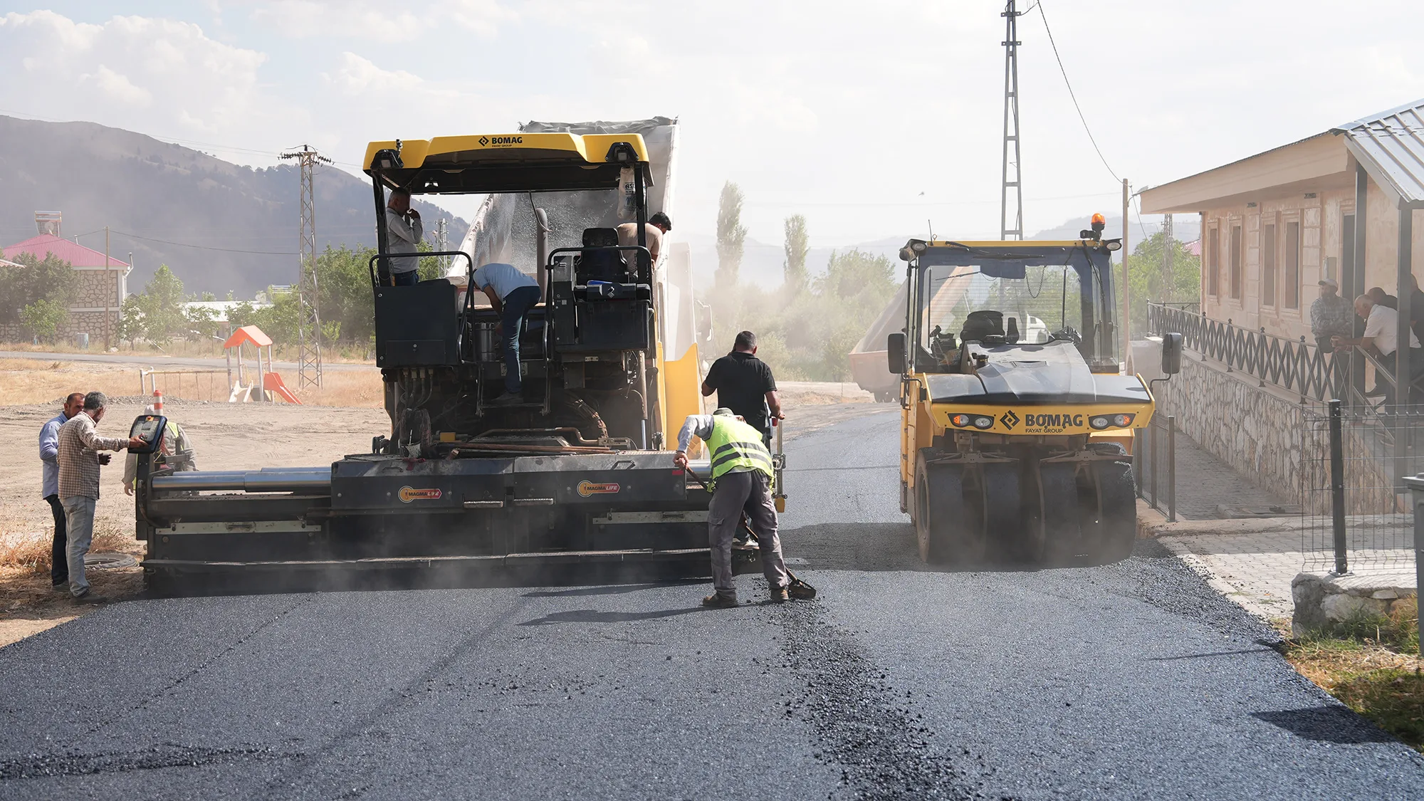 Büyükşehir’den göksun yeşilköy’e 3 milyonluk sıcak asfalt yatırımı