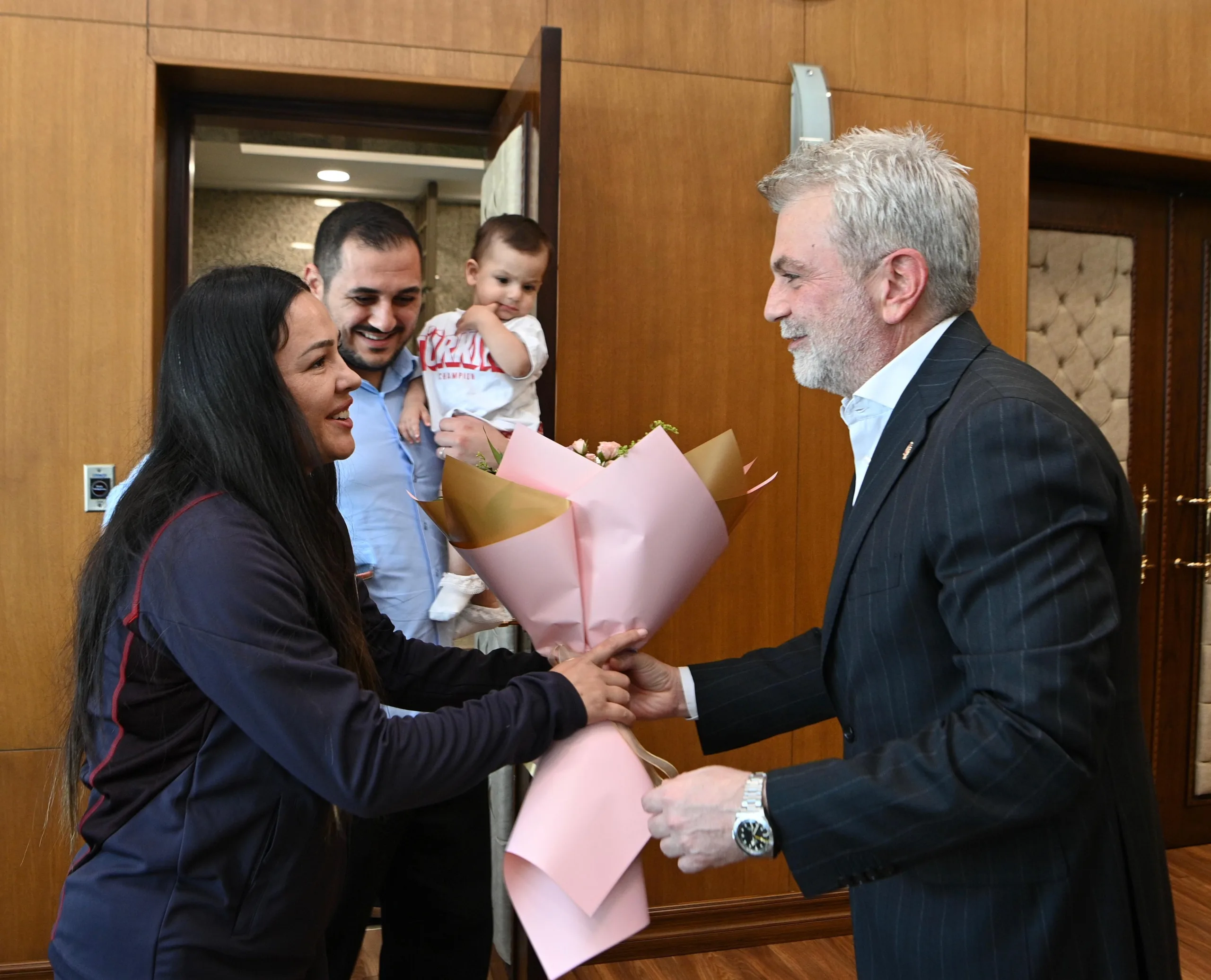 Başkan görgel’den altın madalyalı sporcuya tebrik!