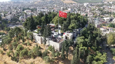 Büyükşehir Belediyesi, restorasyonunun ardından yeniden ziyarete açılan Tarihi Kahramanmaraş Kalesi’nde