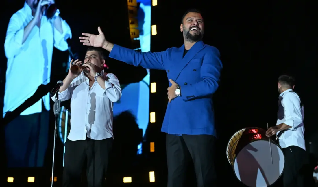 Kahramanmaraş Kültür Yolu Festivali’nin ikinci akşamında sahne alan ünlü sanatçı