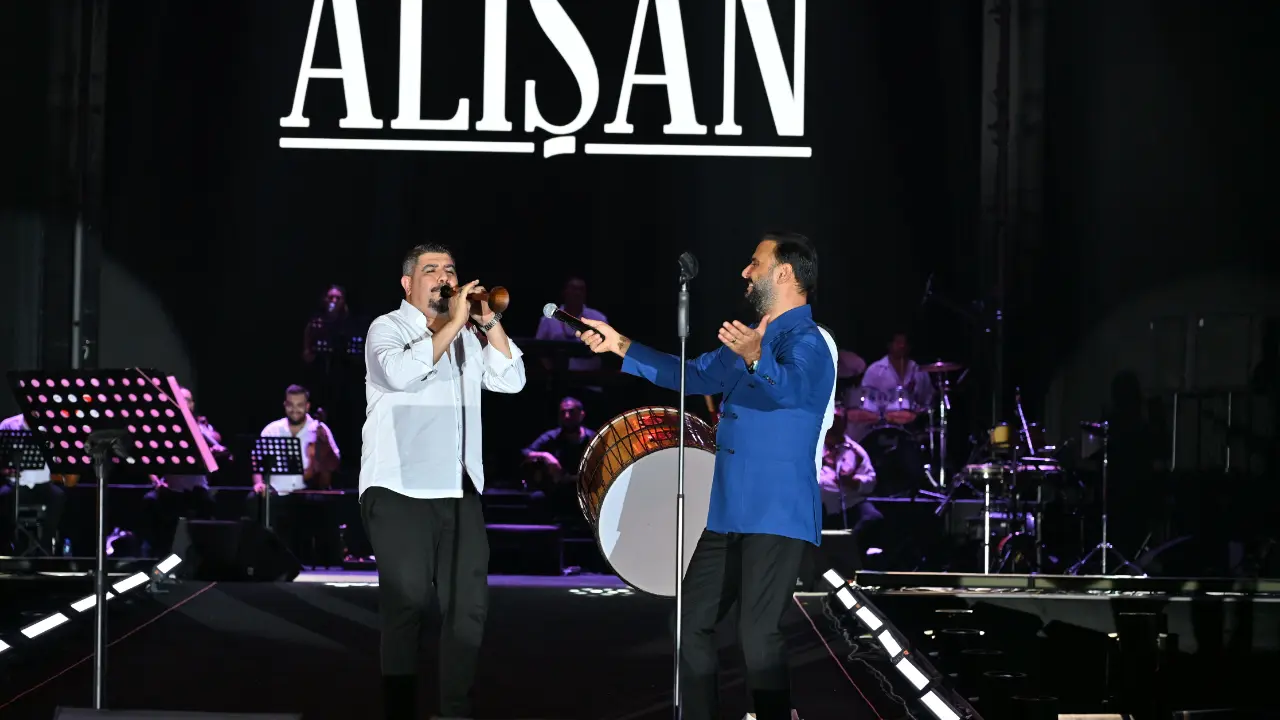 Kültür yolu festivali’nde alişan sahne aldı