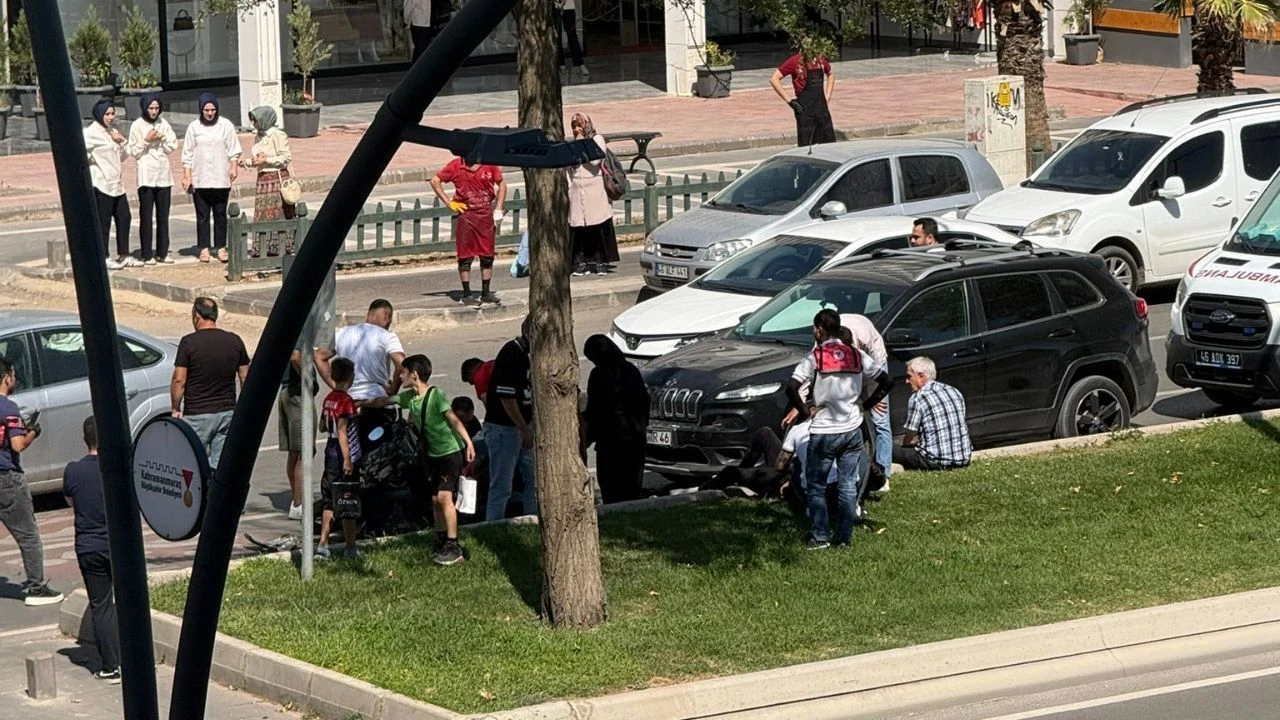 Kahramanmaraş’ın Onikişubat ilçesinde otomobil ile motosikletin çarpışması sonucu meydana gelen