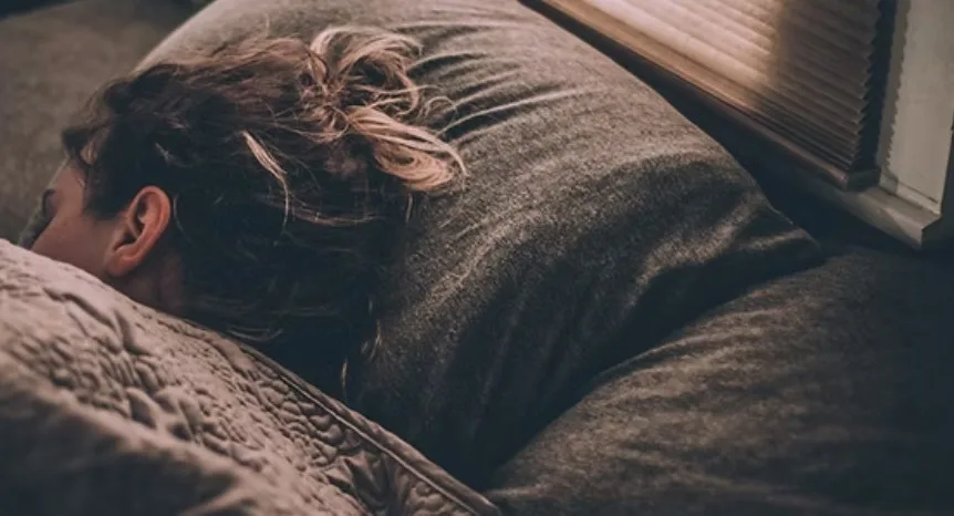 Kahramanmaraşlılar Dikkat! Gece Yatarken Bu Işıkları Kapatın Gece boyunca tamamen karanlık bir ortamda uyumamak, kalp sağlığı açısından