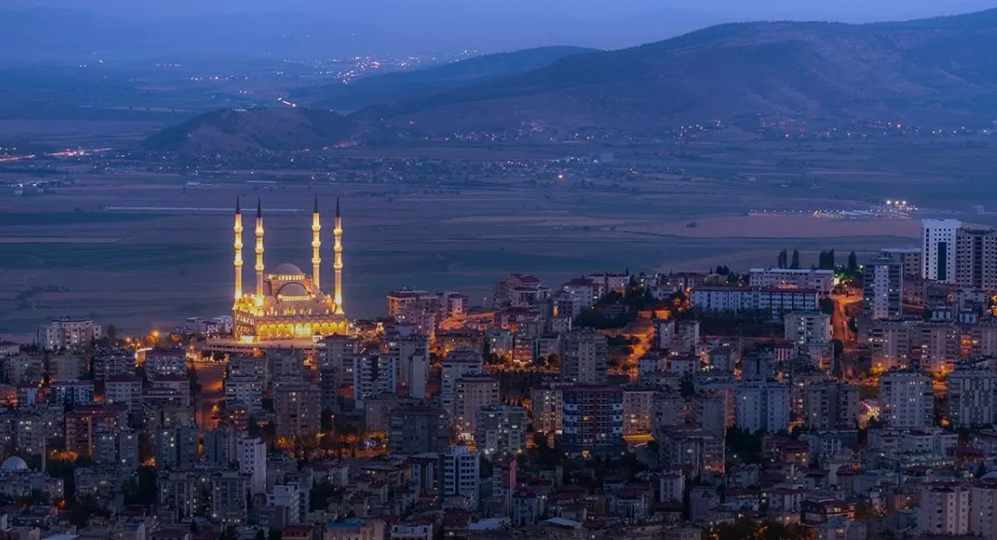 Kahramanmaraş’ta Ev Sahibi Olmak Zorlaşıyor! Kahramanmaraş’ta konut piyasasında fiyat artışı devam ediyor. Deprem sonrası yeniden