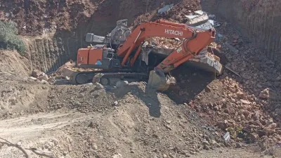 Kahramanmaraş Kılavuzlu Barajı yakınlarındaki villa inşaatında meydana gelen göçükte, yamaçtan