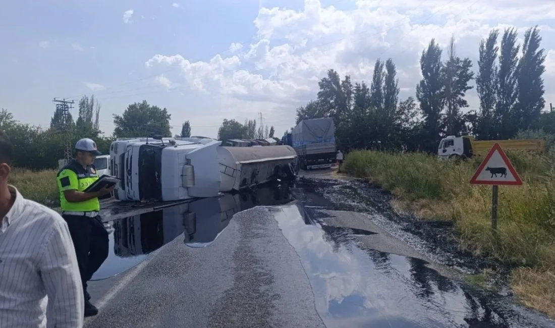 Pazarcık’ta Korkutan Kaza! Kahramanmaraş’ın Pazarcık ilçesinde karşı yönlerden gelen iki tırın çarpışması sonucu