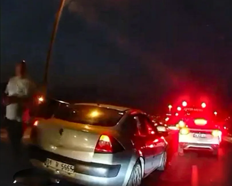 Trafikte tartıştığı sürücünün otomobilinin önünü kesip, kendisini ‘başkomiser’ olarak tanıtarak
