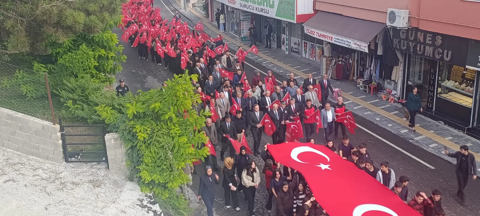 Andırın sokakları kırmızı-beyaz!