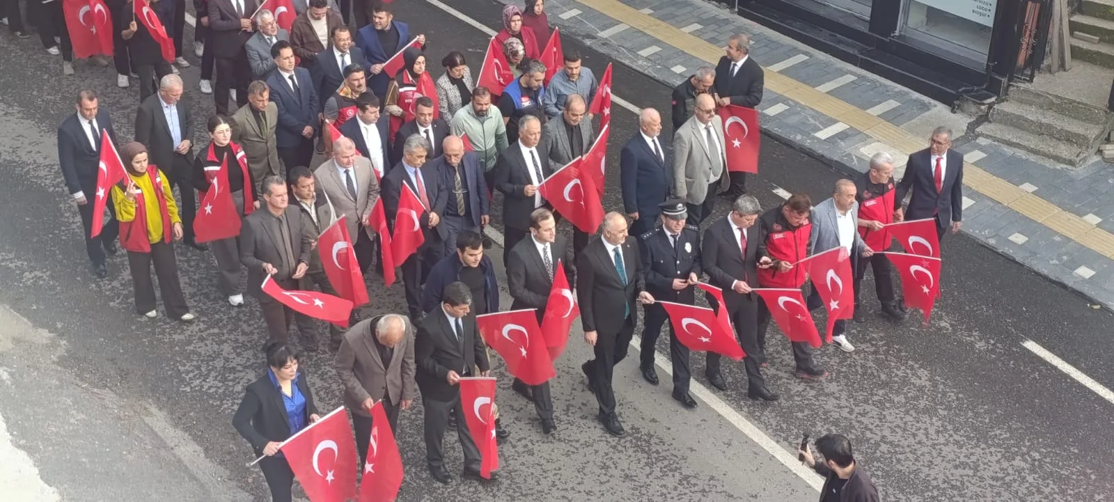 Andırın sokakları kırmızı-beyaz!