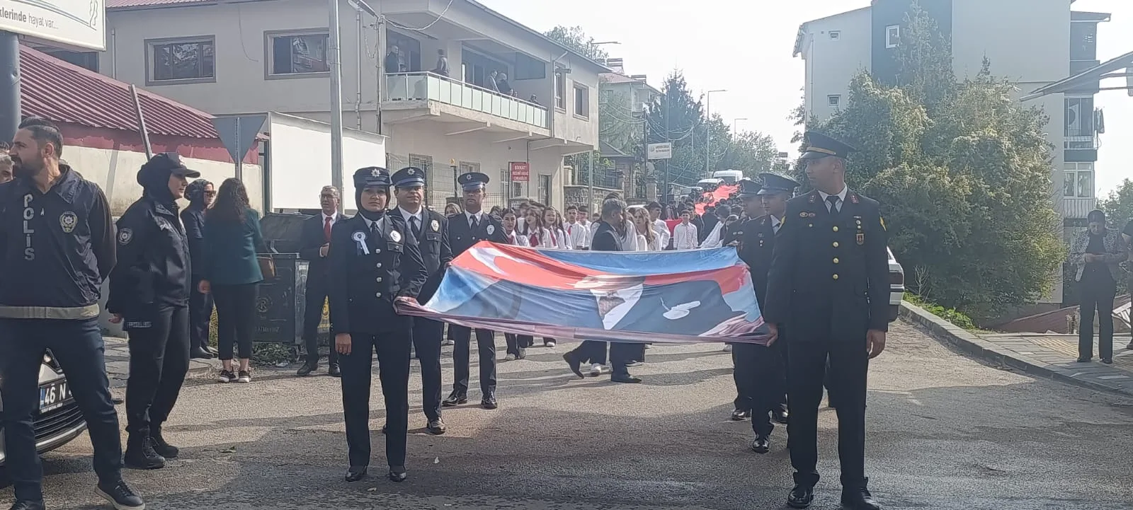 Andırın sokakları kırmızı-beyaz!