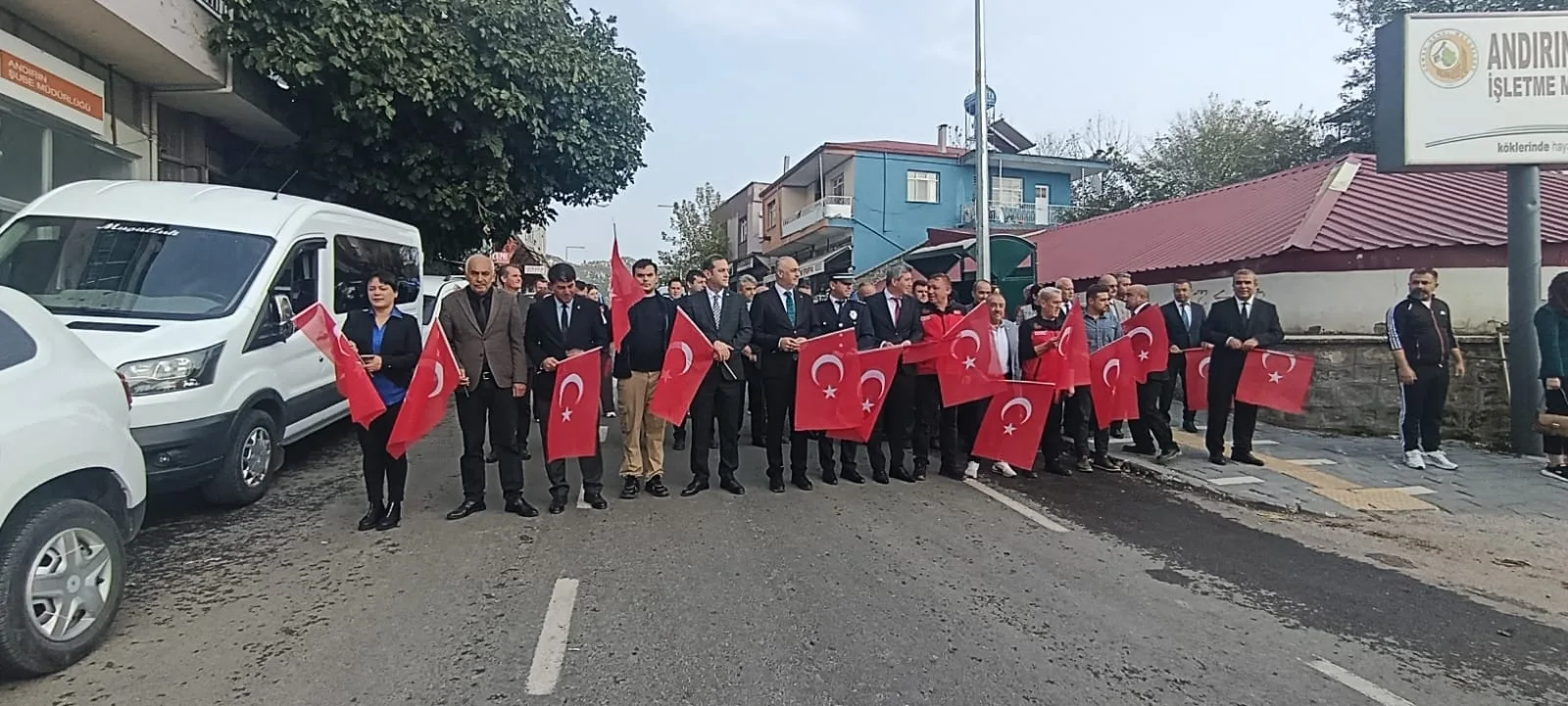 Andırın sokakları kırmızı-beyaz!