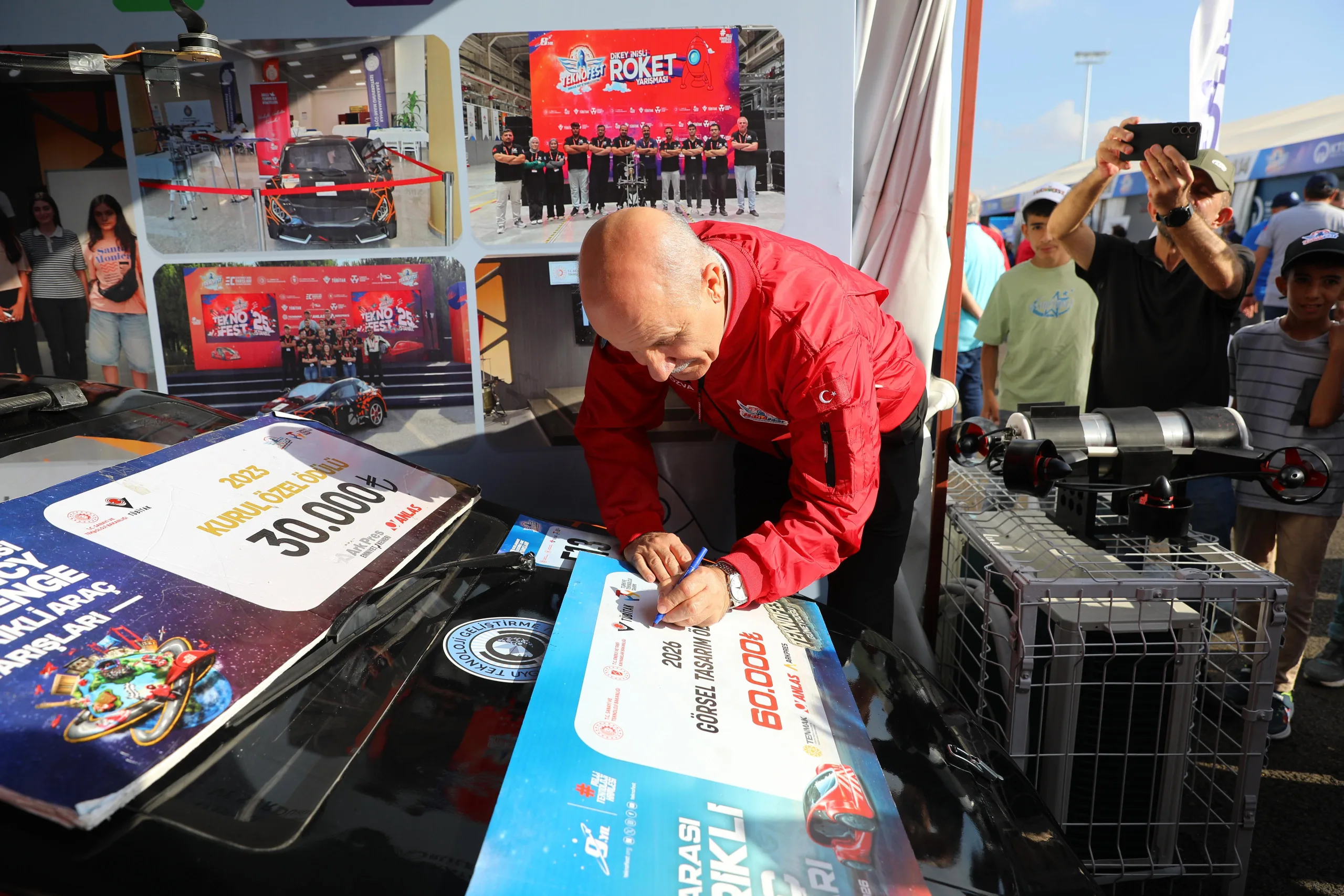 Yök başkanı teknofest standını i̇nceledi