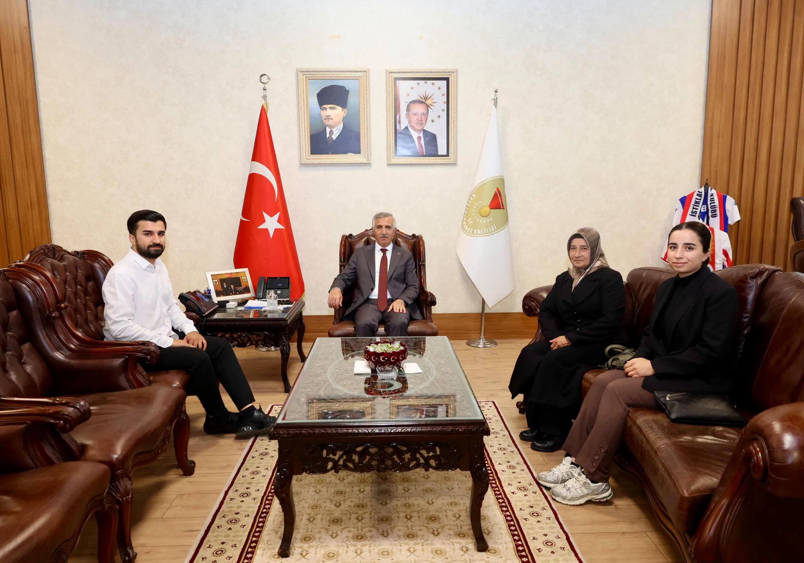 Valilikte yoğun mesai: üst üste kabul edildiler!