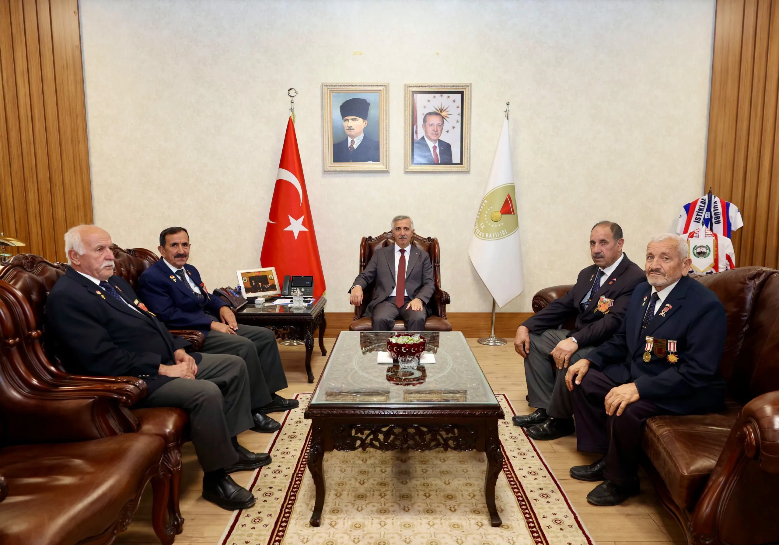 Valilikte yoğun mesai: üst üste kabul edildiler!
