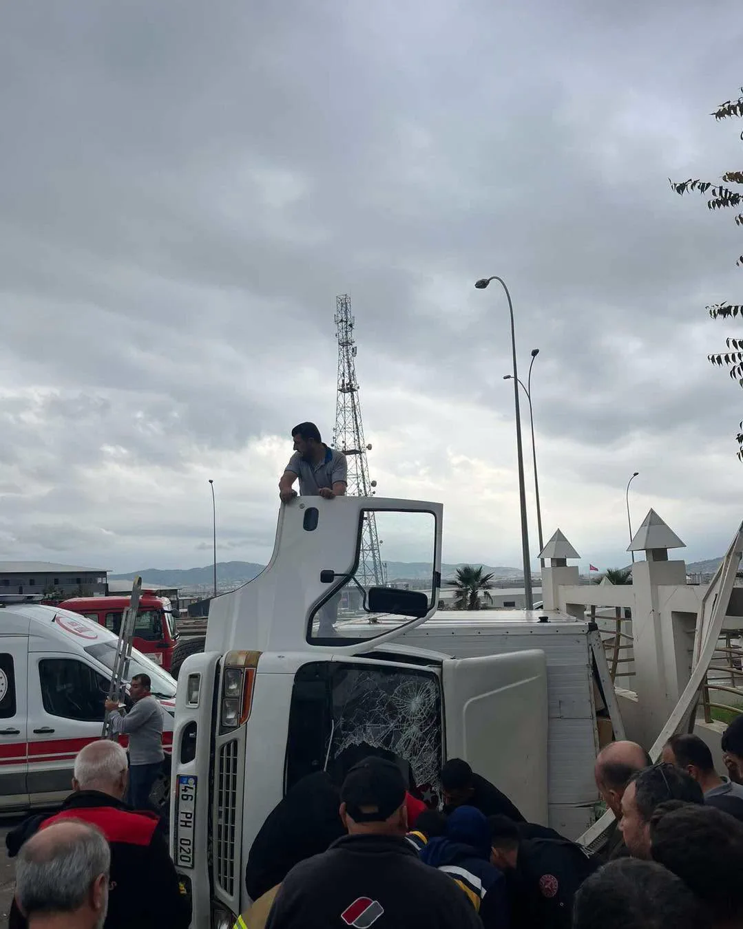 D825 Karayolu'nda (Kayseri Yolu) meydana gelen kazada, otomobilin aniden önüne