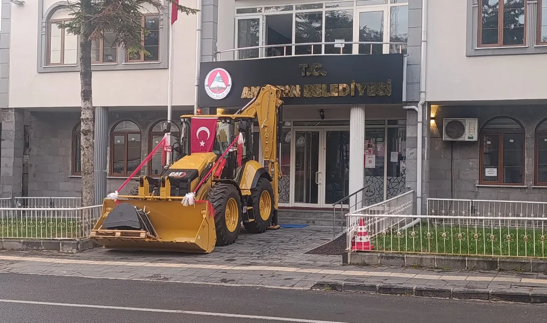 Andırın Belediyesi Gücüne Güç Kattı: Yeni İş Makinesi Sahaya İniyor! Andırın Belediyesi, altyapı ve üstyapı çalışmalarının kalitesini artırmak ve vatandaşlara