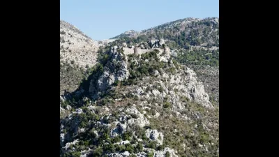 Kahramanmaraş’ın Andırın ilçesinde sarp kayalıklar üzerine 4. yüzyılda inşa edilen